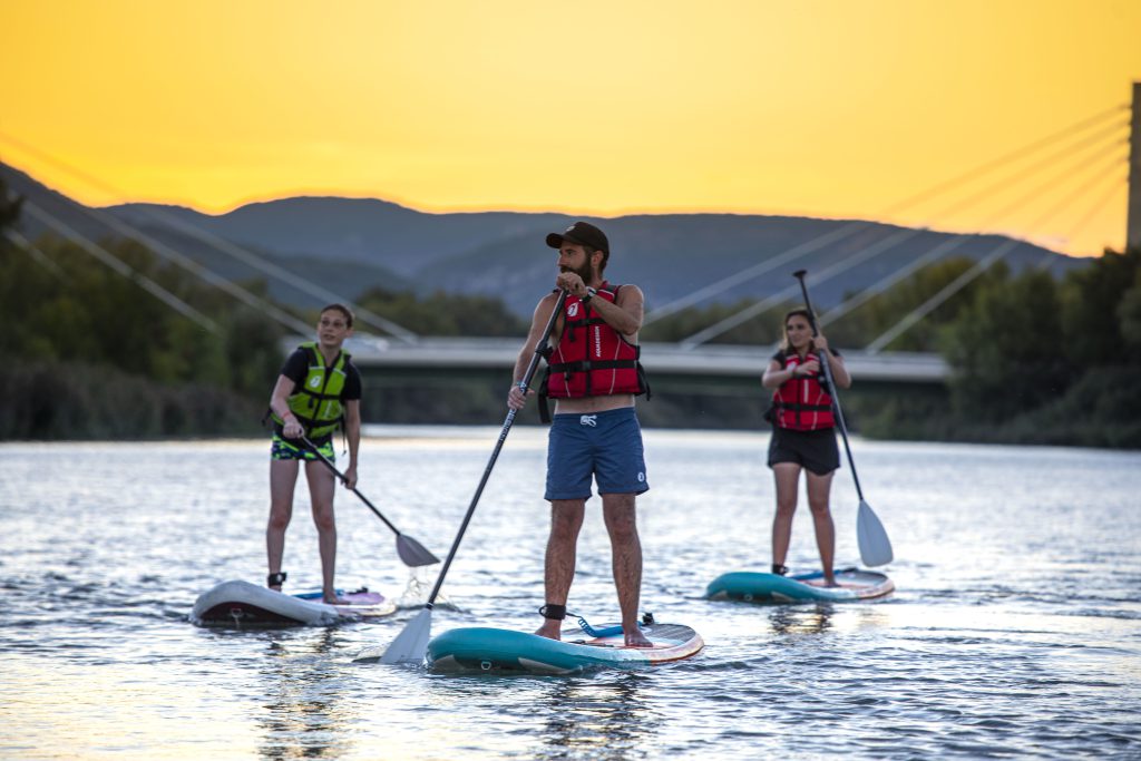 Shooting paddle au coucher du soleil sur la Durance avec le Camping Hippocampe. Sunset Paddle